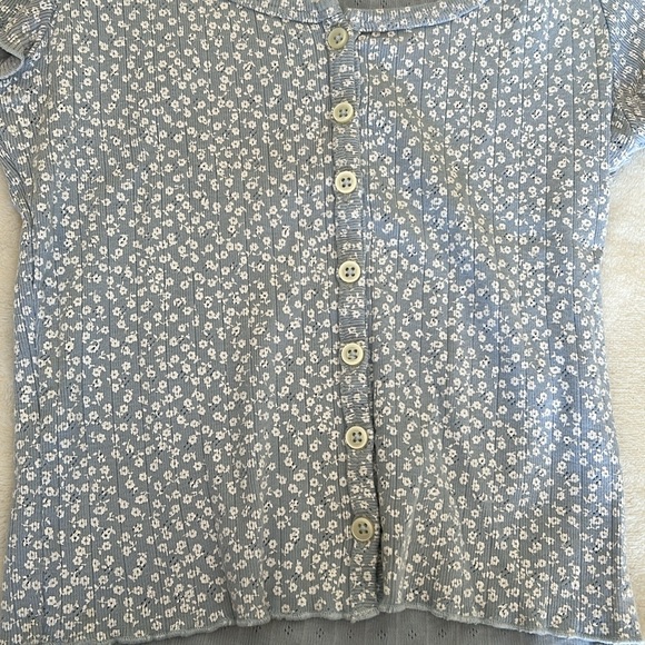 Brandy Melville blue and white flower top - Picture 2 of 3